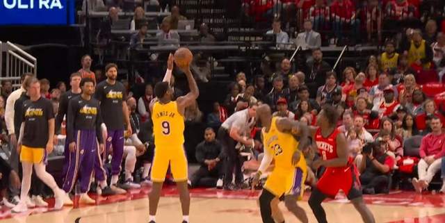 湖人3比0领先还有意外收获，布朗尼季后赛得分碾压鹈鹕状元郎锡安