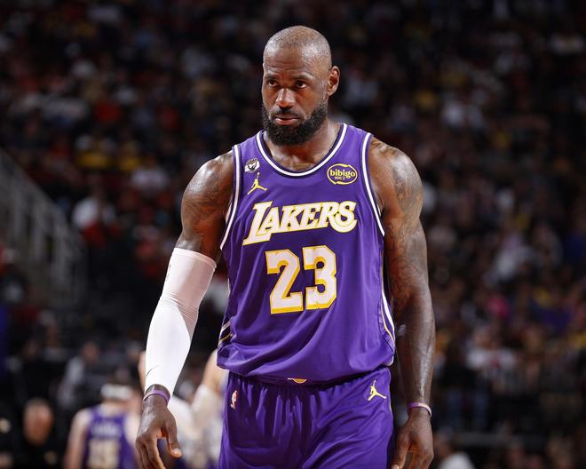 詹皇谈30分:其实我赛前状态很差累得打哈欠 一直在激励自己挺过去