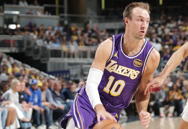 一上来就连拿8分，结果湖人后场新援在比赛后三节竟然1分未得？