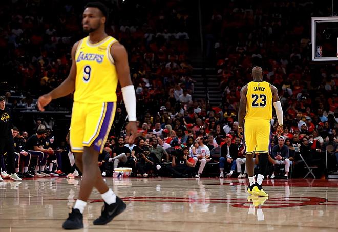 不仅在防守端有所作为，布朗尼在进攻端也为湖人提供了一些支持？