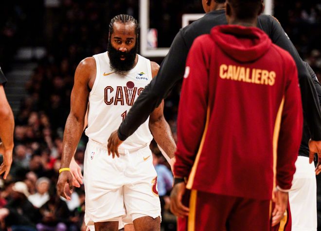 里程碑之战拖后腿，哈登18+4+4+8失误，骑士双枪哑火客场不敌猛龙