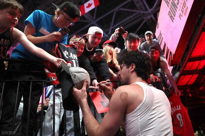 马刺120-108逆转赢开拓者，2-1！哈珀创纪录！这一战看清7个现实