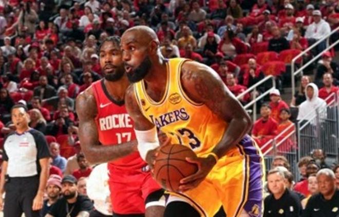 打脸14个专家，都不看好你偏偏你最争气，湖人为什么能拿下火箭