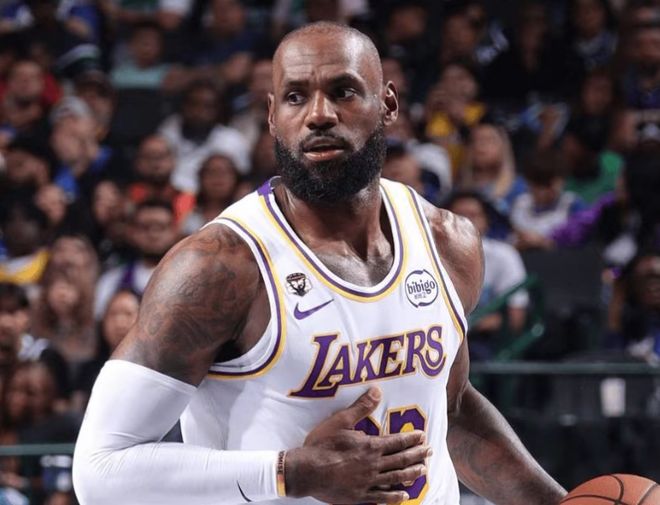 差22岁状元PK！詹姆斯30+9+15输弗拉格仍创历史 被顶腹部险受伤