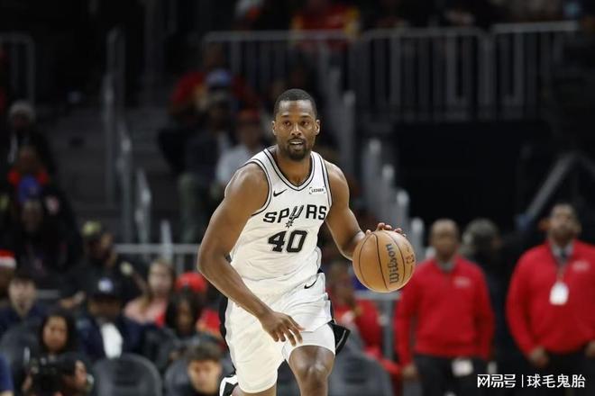 真的没油了？24 岁在勇士捧起总冠军，34 岁征战季后赛，场均2 分