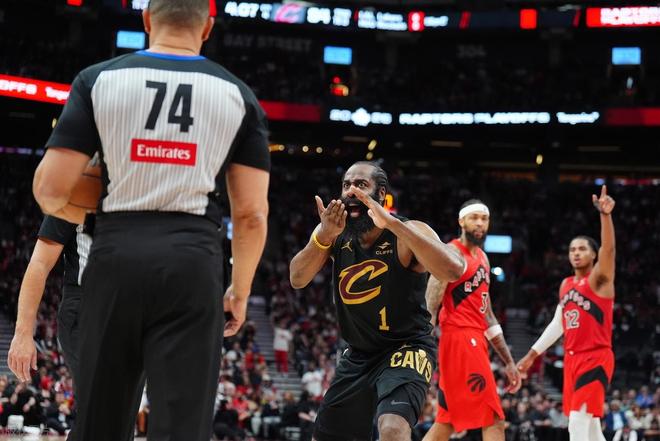 塔图姆轰30+11+7仍无缘日最佳，抱歉，文班打破NBA尘封22年的纪录