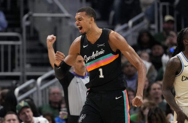 地球保卫战首战失利，开拓者除了忍着，还有其他翻盘可能吗