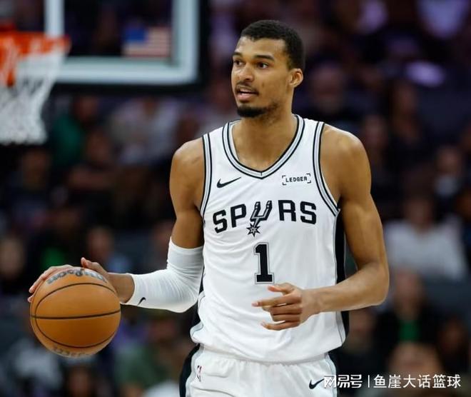 马刺19分逆转！文班27+11全队第一，榜眼6中1，阿夫迪亚2人起冲突