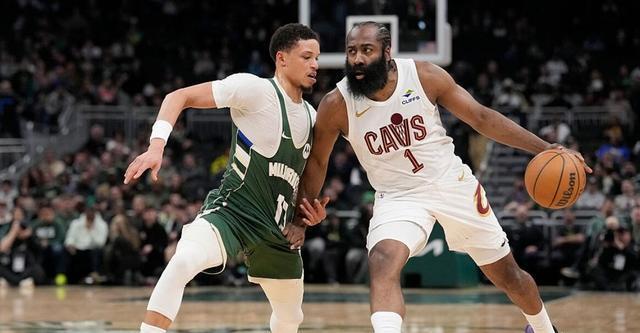 哈登高效27+5+6莫布利27+15 骑士胜雄鹿