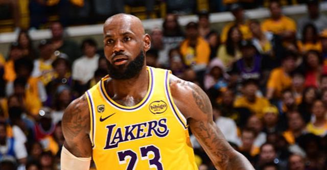 肯纳德27+4詹姆斯19+8+13 湖人胜火箭系列赛先下一城