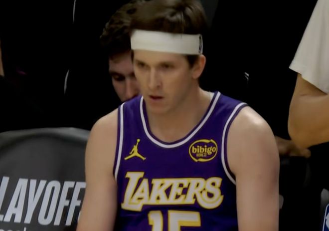 里夫斯时隔9场复出：半节8分率湖人首节领先7分 秀超远三分