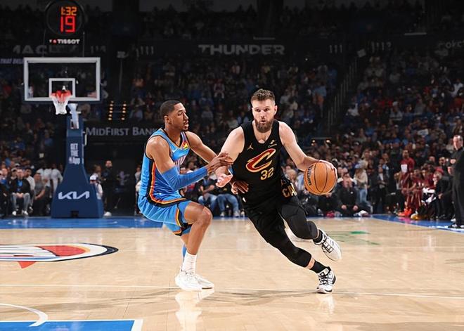 哈登来了他的表现都没有明显起色，骑士锋线估计快要跌出先发了？