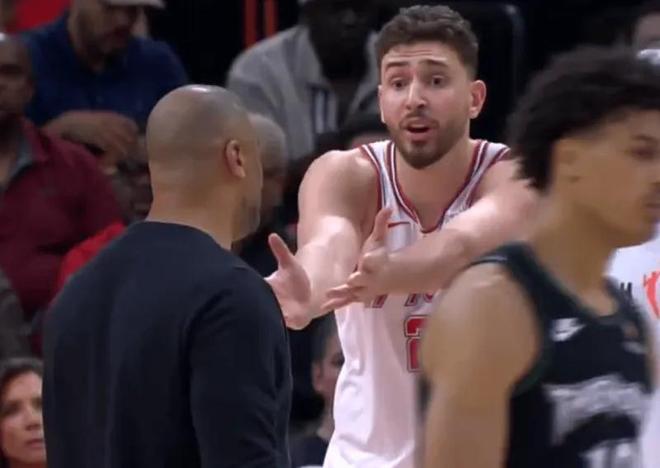 输森林狼乌度卡发布会：批防守甩锅球员，赞阿门攻筐，谈三分低迷