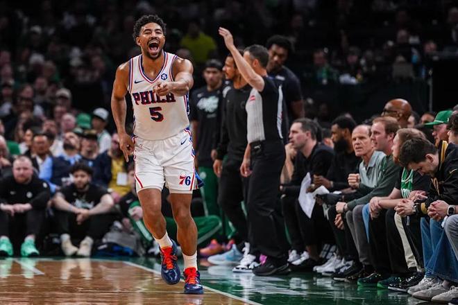 板凳席藏了个"救命先生"