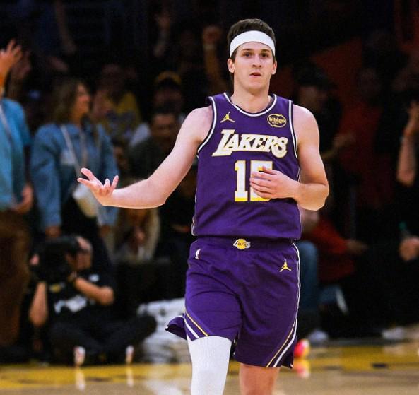 罚球不少，里夫斯16中4&三分8中2&罚球13中12取22分4板6助