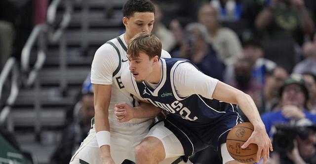 罗林斯24+7+9弗拉格19+10 雄鹿大胜独行侠止住4连败