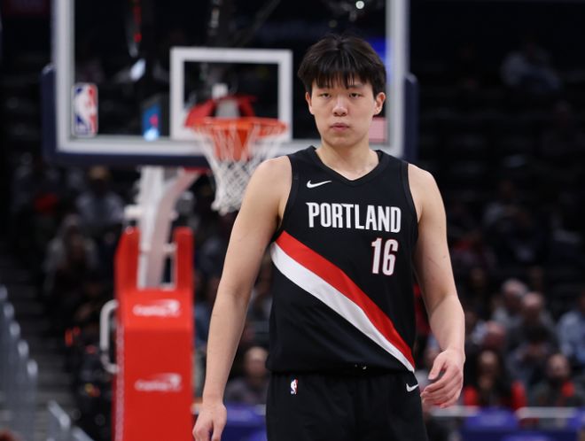 杨瀚森连3天出战5分1暴扣！开拓者送步行者9连败 阿夫迪亚18+8