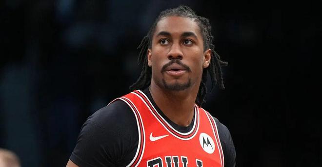 文班绝对配得上MVP，打球干净，不脏、不摊、不骗，纯粹的大男孩