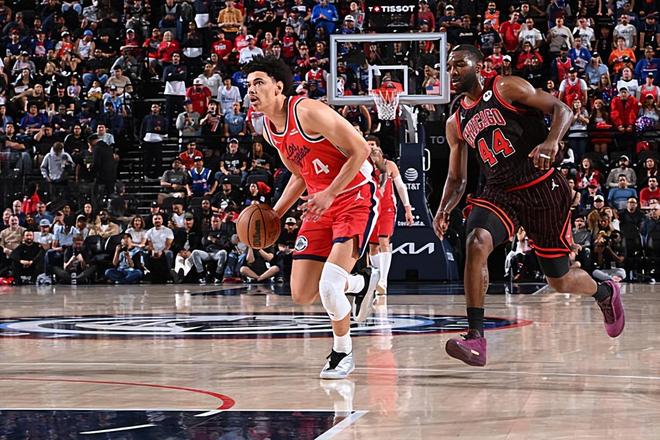 先发出场打出优质3D的表现，快船理应让侧翼新星留在轮换阵容中？