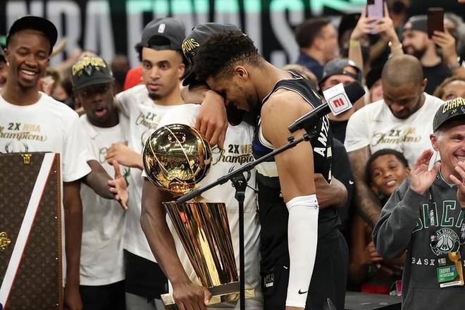 5大交易方案谁更诱人？字母哥2大爆料太扎心，今夏被交易成定局