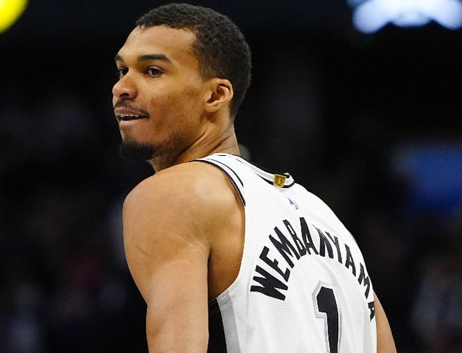 27分11板3助4断7帽！历史首人！文班亚马王者归来