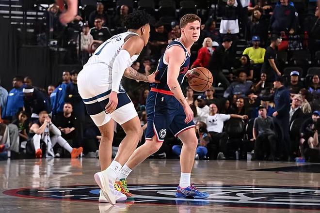 状态比较一般，但快船后场新援在发展联盟的表现还是比较稳定的？