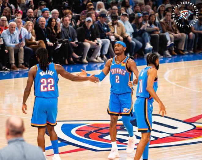 狂轰99+22+23！湖人三巨头打疯了，西部悬念再起，老詹要冲第5冠