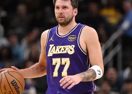 东契奇伤退！湖人96-139惨败雷霆，詹姆斯砍13+6+2，里夫斯15+4+1