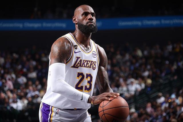 独木难支，詹姆斯22投12中砍30+9+15准三双，正负值+1