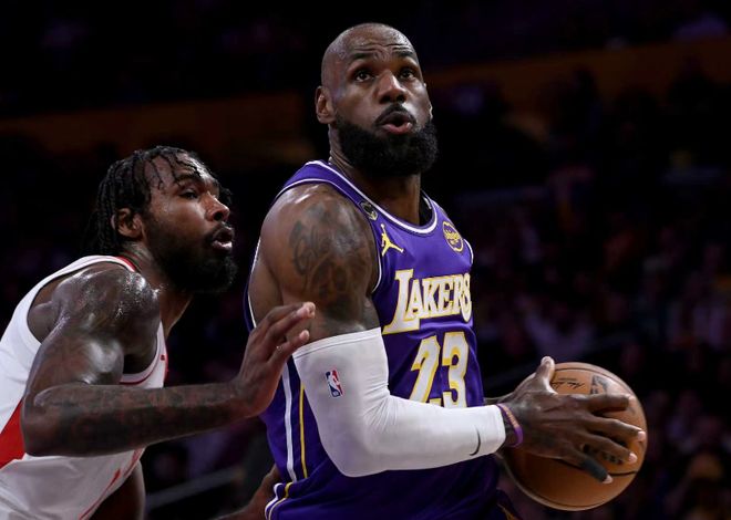 又见里程悲！詹姆斯25+7创历史第一 末节11分却丢关键三分饮恨