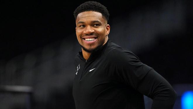 期待，字母哥没否认从NBA退役后，是否会长期征战欧洲篮球联赛