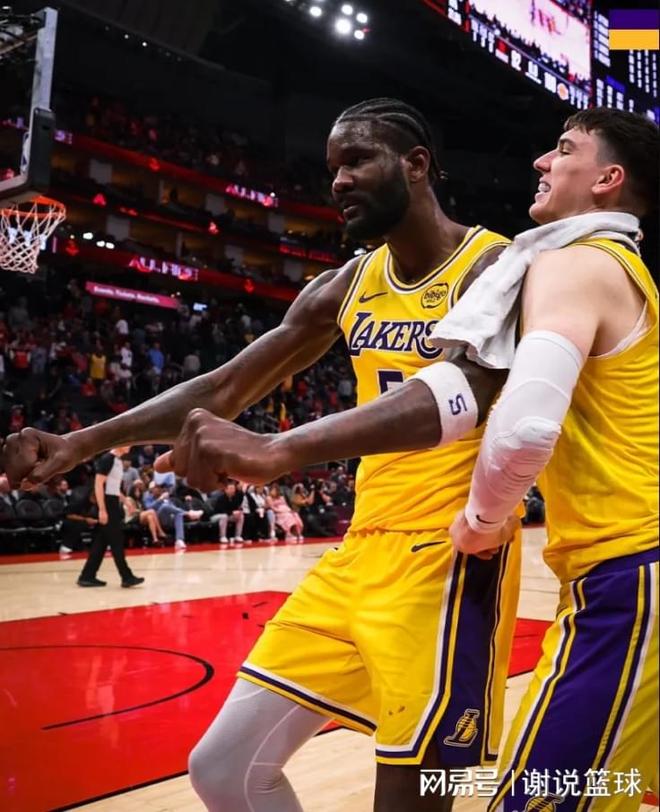 湖人延续连胜三喜临门，夺冠赛季后首创纪录，8+2射手进入瓶颈期