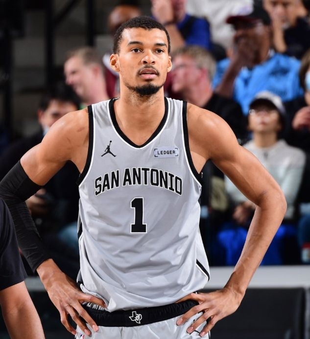 外星人太超纲！文班亚马2月份战绩为18胜1负，胜率高达94.7%！