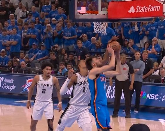 太惨烈！马刺1-1雷霆，三大争议镜头，两将伤退，一人创NBA纪录！