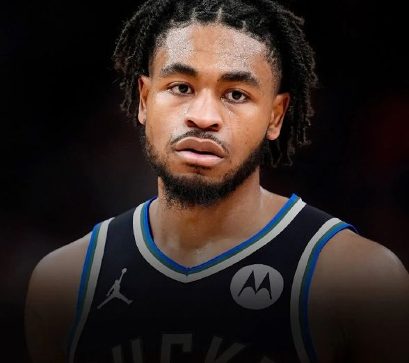 雄鹿裁掉卡梅伦-托马斯，数据刷子球员失宠，攻防兼备才是出路