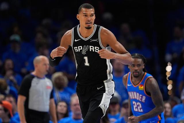 NBA｜西决第一战“炸裂”双加时，文班“超燃”数据拯救马刺