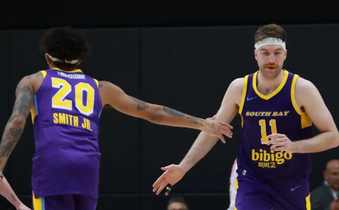 发展联盟赛场上表现不错！湖人最终会转正双向合同后场新星吗？