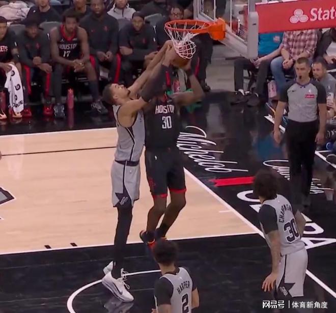 吓人，站帽卡佩拉，订防加兰，文班竟然毫发无损