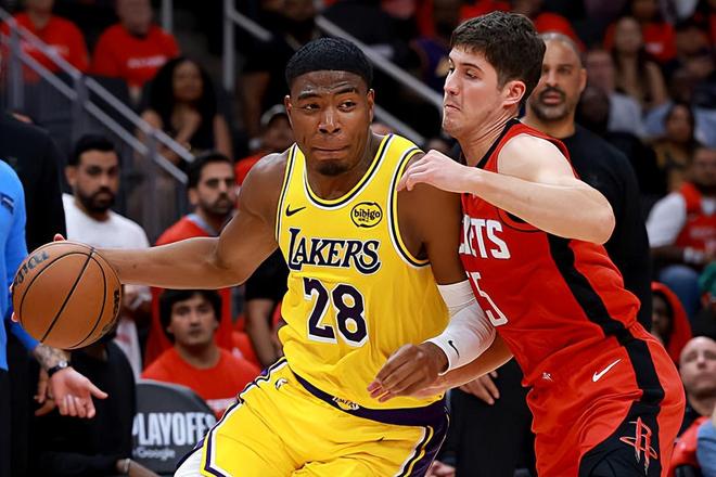 出场时间太长了！湖人锋线大将在第一节大爆发之后便陷入了沉寂？