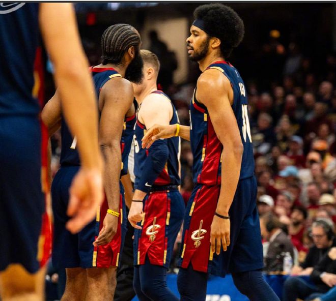 一场115-105 季后赛首个2-0 让哈登成为大赢家：28+5+4历史第7位