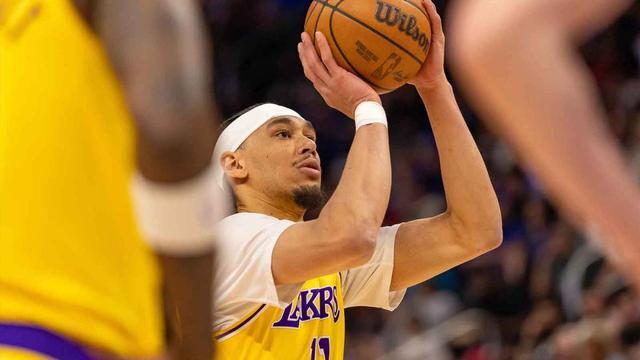 比肩天勾！湖人中锋海耶斯打疯了，这数据强到贾巴尔都直呼内行