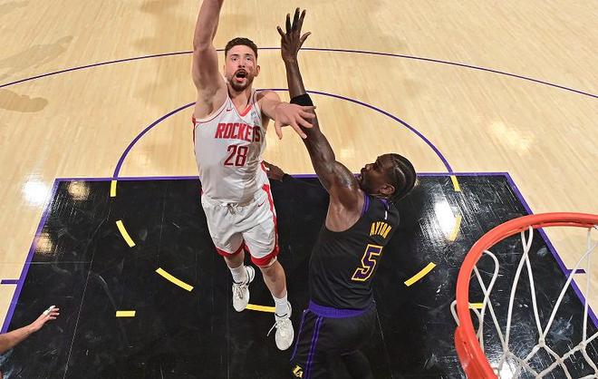 扭捏至极，申京两战湖人合计仅39投15中&对帮助球队太有限