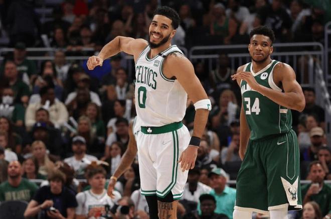 年薪5500万，又一次受伤倒下！从MVP跌落神坛，你很难拿总冠军了