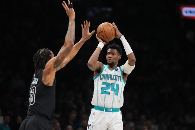 达成40胜！黄蜂6人上双31分大胜篮网 米勒25分三球准三双