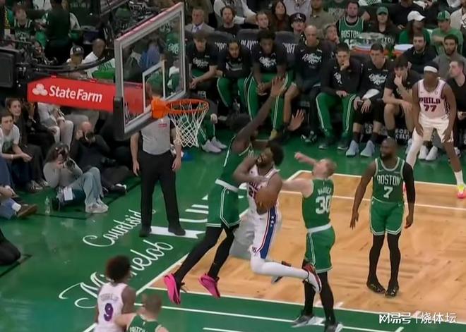 NBA东部四强定2席！76人超级逆袭，恩比德一瘸一拐扛到底