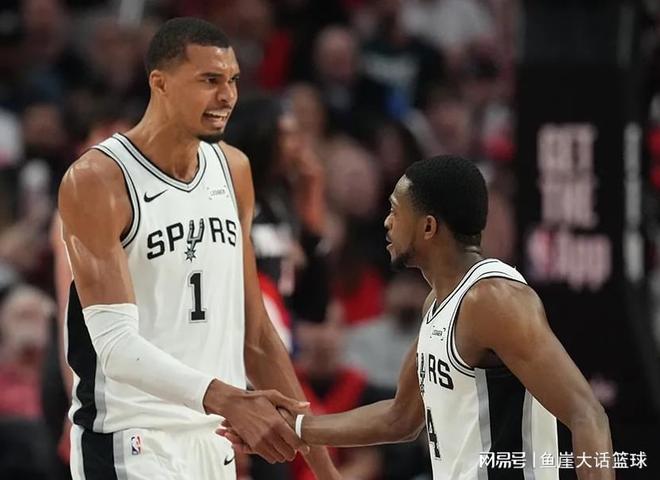 马刺4-1晋级！文班17+14福克斯全队第一，阿夫迪亚22+3，榜眼爆发