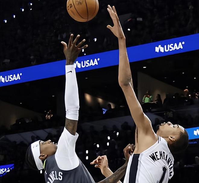 随着马刺大胜38分，尼克斯两连胜，NBA季后赛最新排名出炉！
