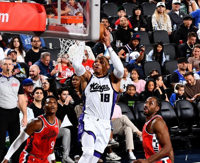 12分12板10助4断！超越老詹和保罗！威少续写传奇，快船天塌了