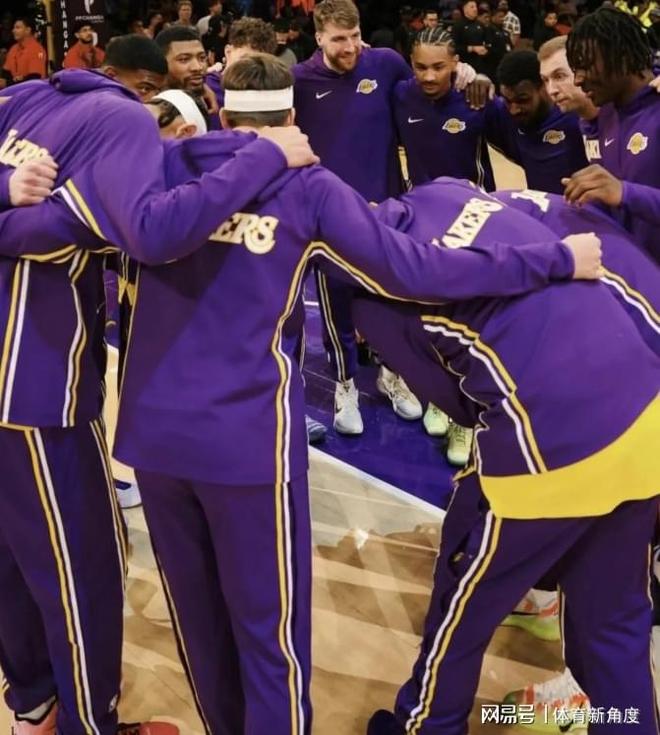 内讧大戏上演！湖人三名球员被牵连，真的不应该啊...