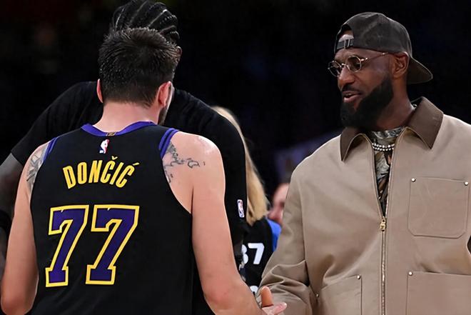 轰62+18+19！双子星杀疯了，湖人终于清醒，老詹也只剩下一个结局